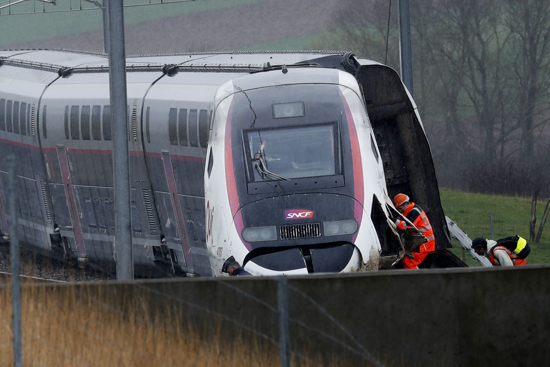 APTOPIX France Train Derails